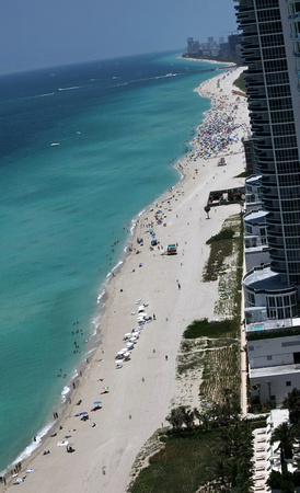 Power Boats Race Sunny Isles seen from Sayan Penthouse 012.jpg
