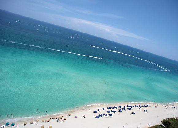Power Boats Race Sunny Isles seen from Sayan Penthouse 019.jpg