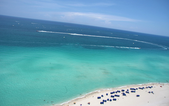 Power Boats Race Sunny Isles seen from Sayan Penthouse 004.jpg