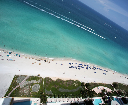Power Boats Race Sunny Isles seen from Sayan Penthouse 005.jpg