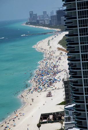 Power Boats Race Sunny Isles seen from Sayan Penthouse 009.jpg