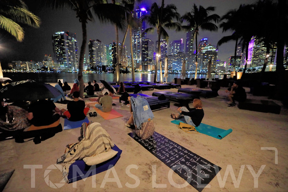 Modern Om Cushion Crawl 2019 - Mandarin Beach 003