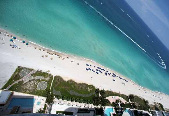 Power Boats Race Sunny Isles seen from Sayan Penthouse 020.jpg