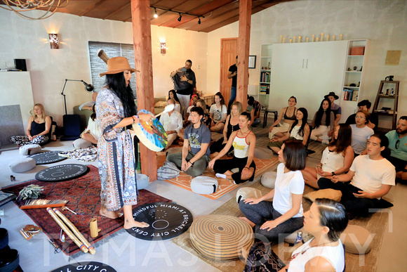 Modern Om at Bungalow 01_PerfectlyClear